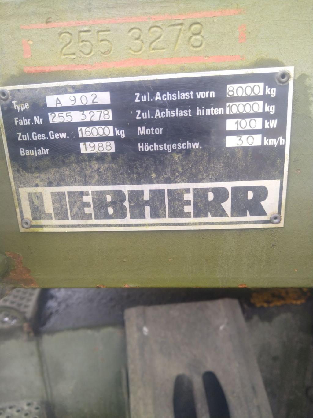Liebherr A902   