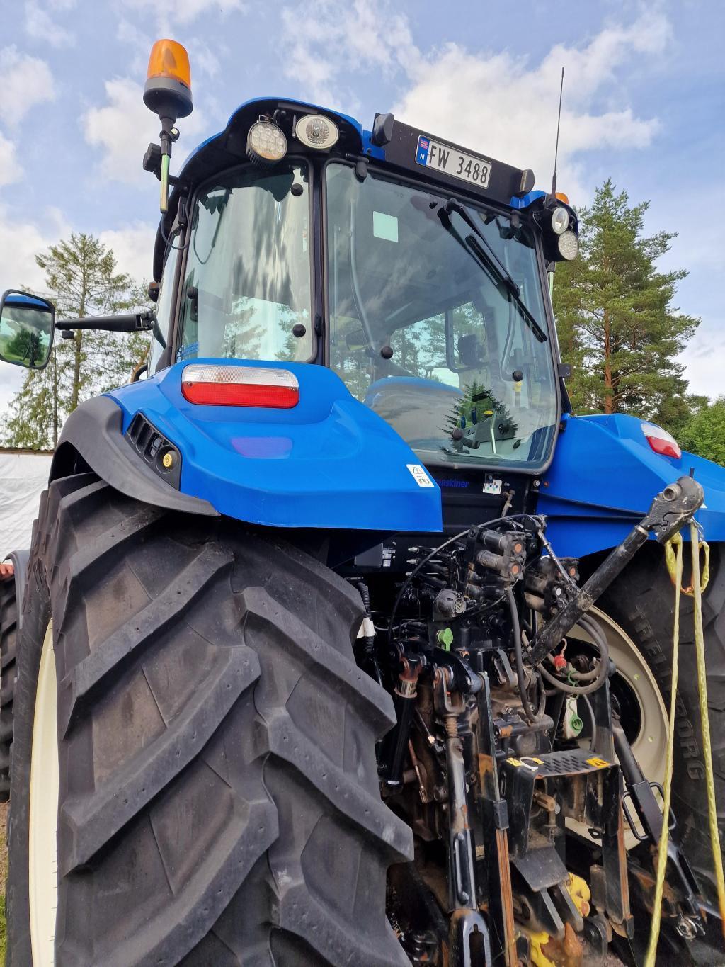 New Holland t5