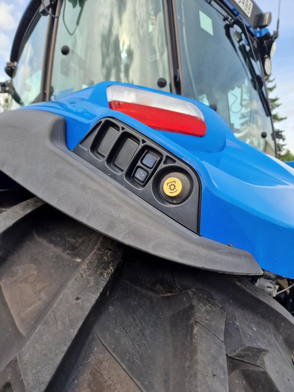 New Holland t5