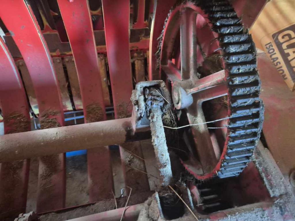 Krone høyvogn/Kverneland kombirive/sidevenderive