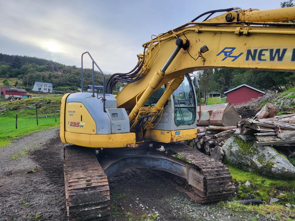 New Holland Kobelco E235SR-1ES