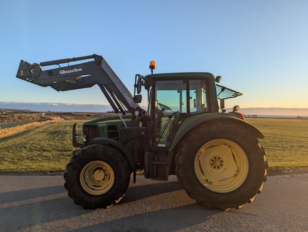 ohn Deere 6330