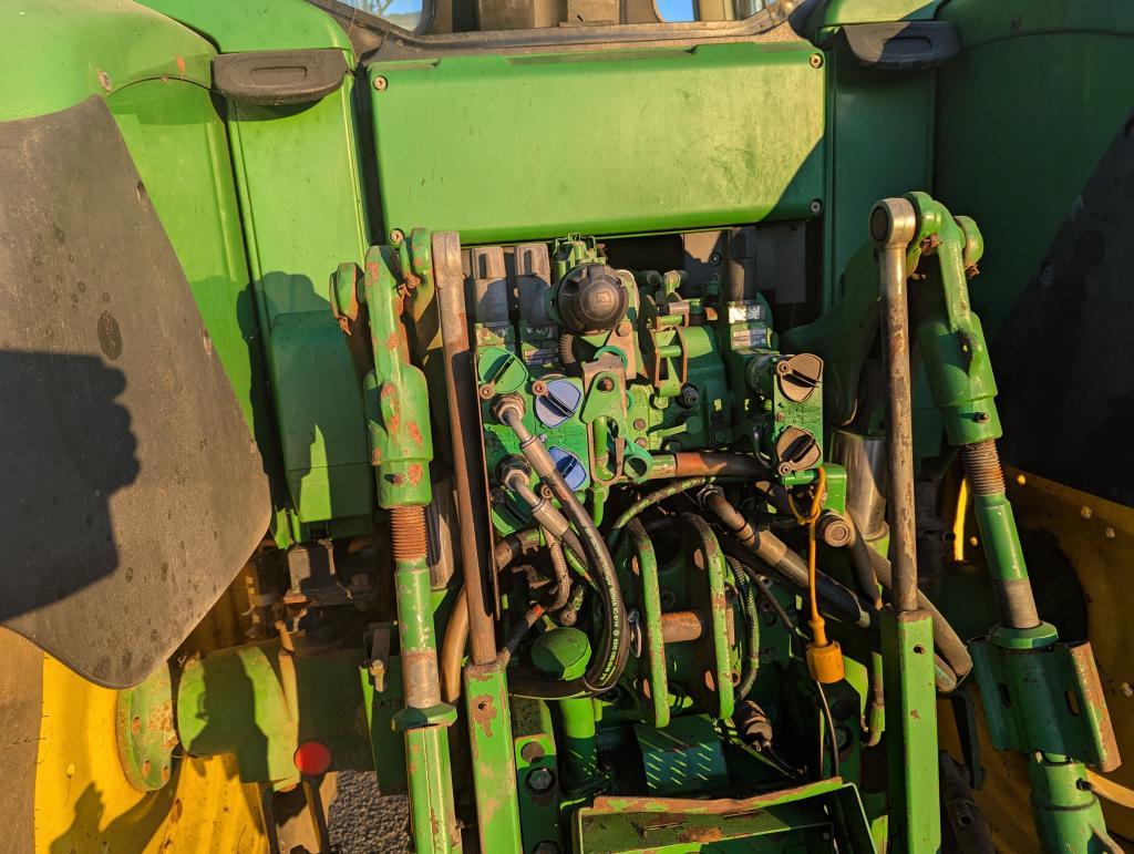 ohn Deere 6330