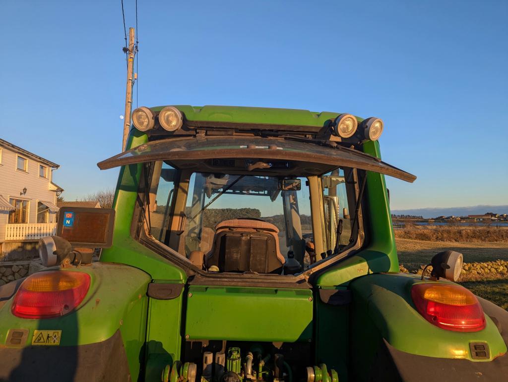 ohn Deere 6330