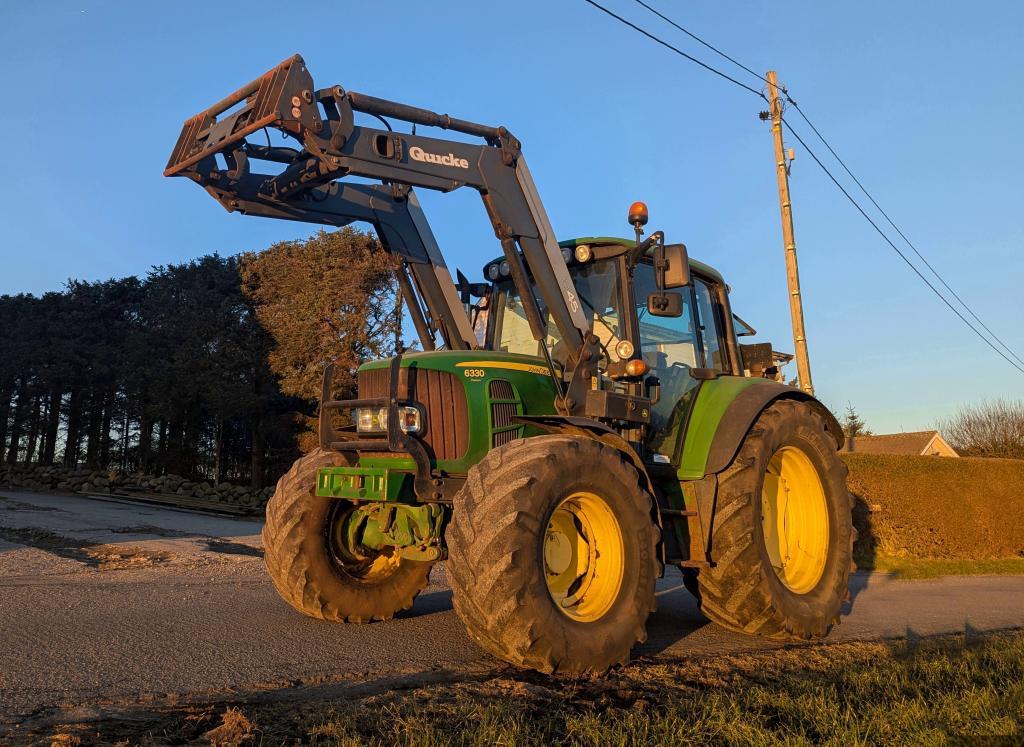 ohn Deere 6330