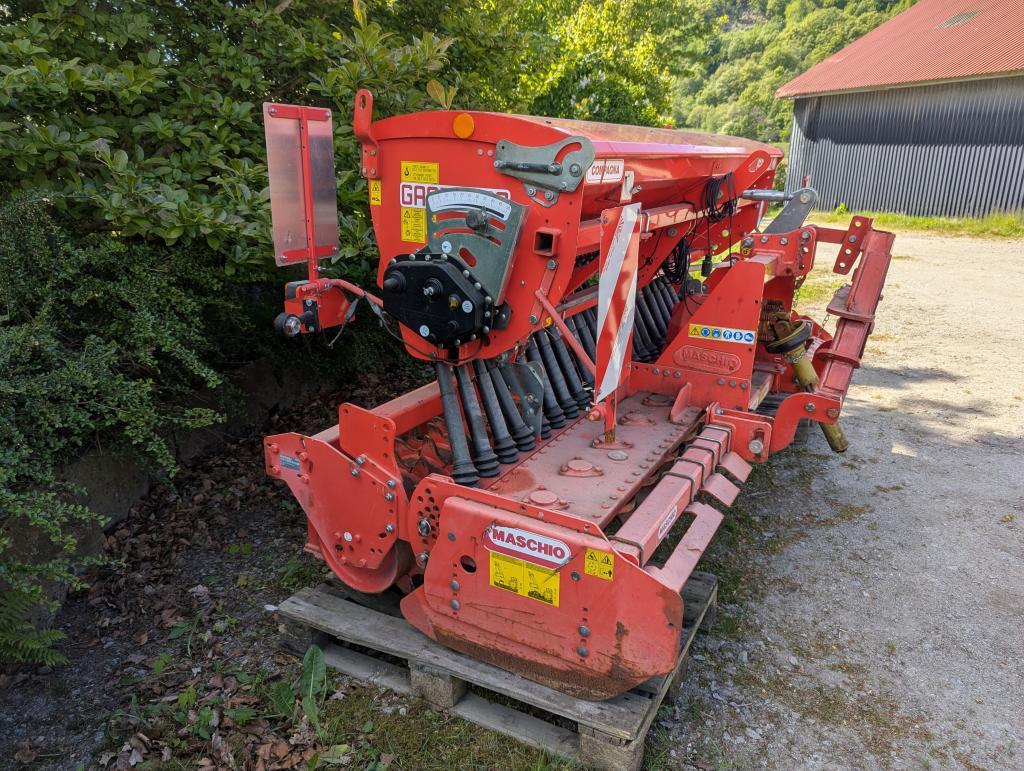 Maschio horisontalfres med såmaskin og pakkerull