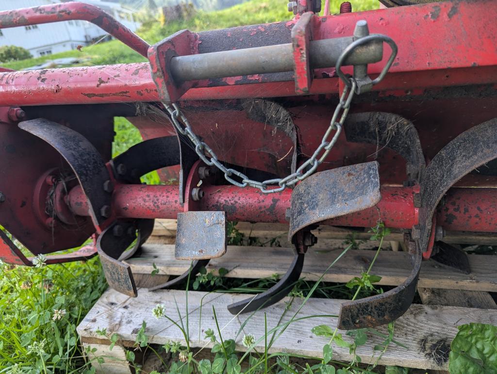Jordfres til mindre traktor