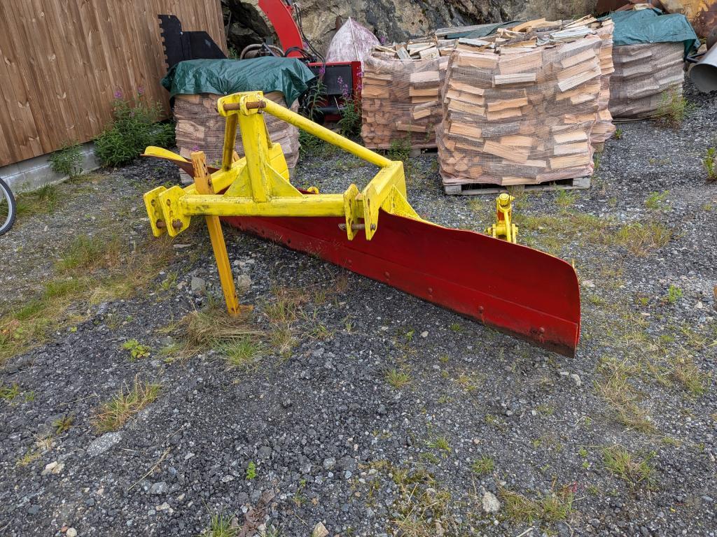 Steinsland brøyteutstyr