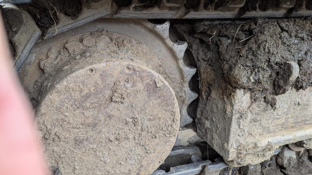 Volvo EC140CL med hogstaggregat, skuffer og tømmerklo