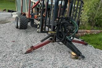 Tømmervogn med kran