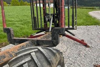 Tømmervogn med kran