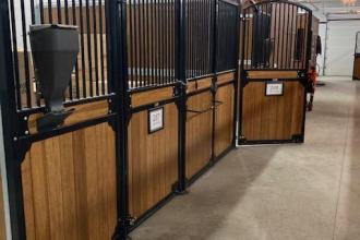 6 hestebokser/Stall