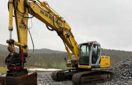 Kobelco E215B