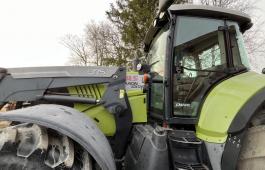 CLAAS Axion 820