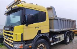Scania Kombibil med betongmixer, dumperkasse og svingskive
