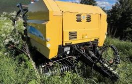 1 stykk rundballepresse New Holland BR 6090 i god stand + 1 delepresse New Holland BR 6090