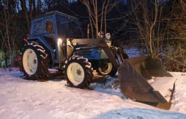 Iseki Te 4450F med laster - MVA FRITT