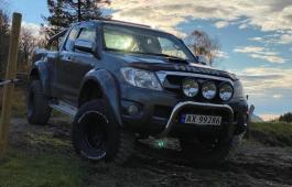 TOYOTA HILUX 4WD