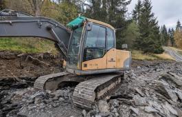 Volvo EC140CL med skuffer og tømmerklo